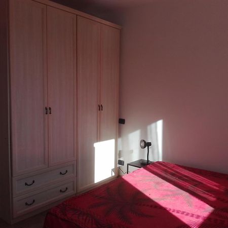 A Santy'S House 1Piano-No Lift-Shuttle A Pagamento-Raggiungibile A Piedi Aeroporto-Fermata Bus Fiera Di Roma A 3 Minuti-Air Condiz Ed Extra Bed For A Fee A Pagamento Apartment Fiumicino Ngoại thất bức ảnh