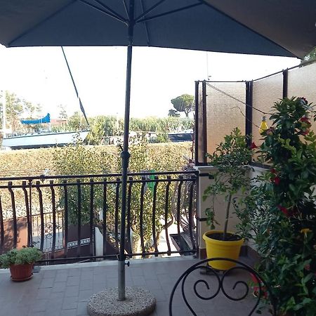 A Santy'S House 1Piano-No Lift-Shuttle A Pagamento-Raggiungibile A Piedi Aeroporto-Fermata Bus Fiera Di Roma A 3 Minuti-Air Condiz Ed Extra Bed For A Fee A Pagamento Apartment Fiumicino Ngoại thất bức ảnh